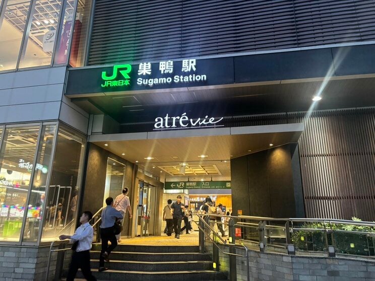 JR巣鴨駅付近（写真／集英社オンライン）