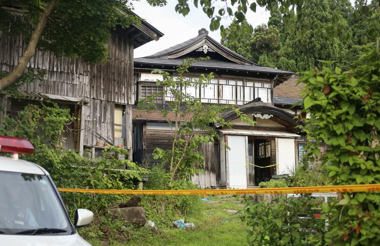 進藤藤義さん（93）が血を流して死亡しているのが見つかった自宅（写真／共同通信社）