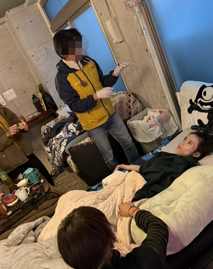 自宅で治療を受ける、るなさん（仮名）（写真／遺族提供）