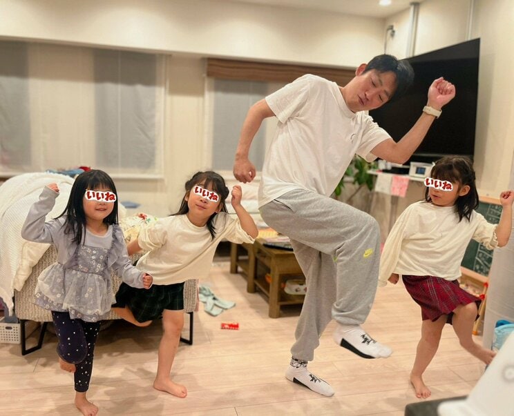 ３児の父として子育てに奮闘する石田さん。朝一開始だった取材の当日も夏休み中の子どもに朝4時に子どもに起こされて遊んでいたという（写真／本人提供）