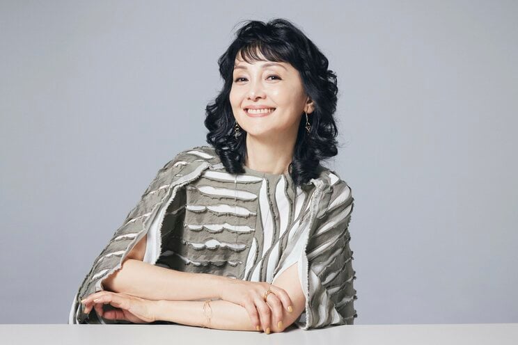 南果歩「孫が生まれて戦争のない地球になるのかなと憂う気持ちが強くなった」新たなパートナーにときめく未来は「予測不能です！」_4