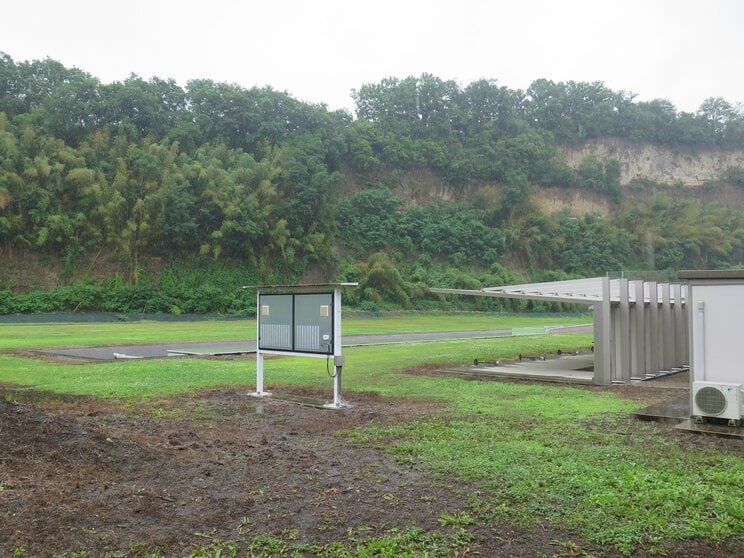 芝もまっさらなクレー射撃場