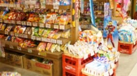駄菓子がどんどん消えていく──「糸引き飴」終売だけじゃない業界の苦境 「懐かしい」は残酷な言葉だった