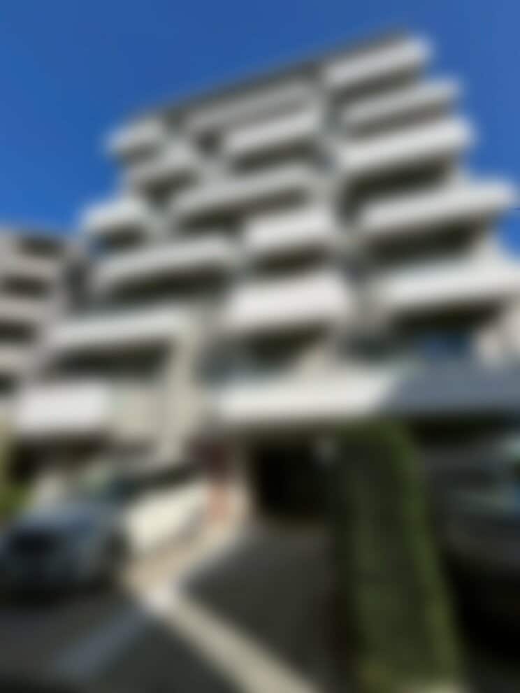 合同会社松本考業がはいったマンション（撮影／集英社オンライン）