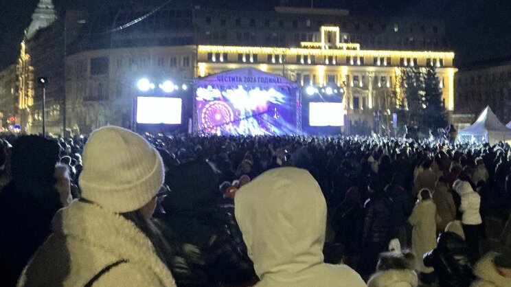 ユーロ導入を前に熱狂する市民