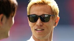 本田圭佑のW杯解説は、松木安太郎+戸田和幸的「わかりやすい居酒屋解説」ー歴史的勝利の裏ではじける!