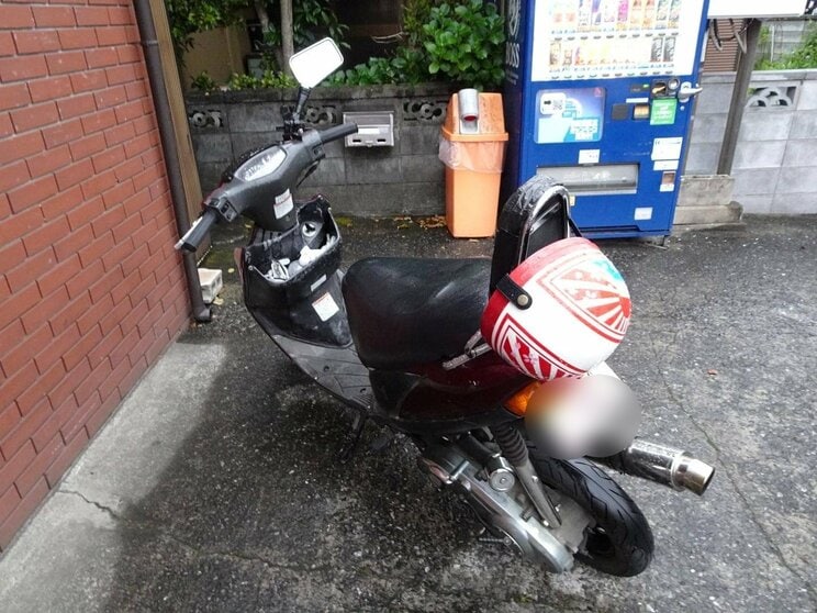 現場に停められていたバイク（撮影／集英社オンライン）
