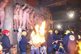 ふんどし男と炎が彩る「蘇民祭」1000年の歴史に幕を下ろした住職の苦悩と決断「単に続いているから、だけの気持ちでは信仰とは呼べない」