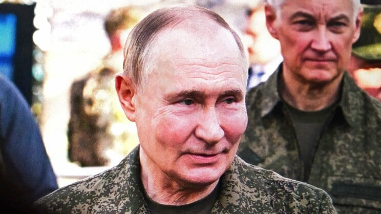 もはやプーチンは哀れな「裸の王様」なのか