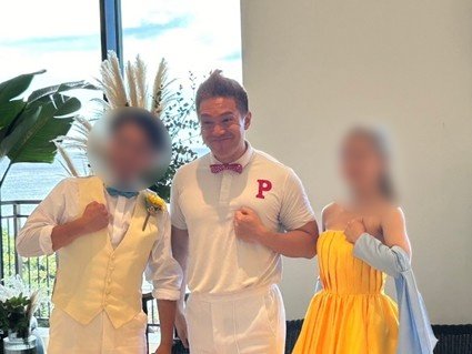 結婚式で司会業もするパッション屋良　（写真／本人提供）