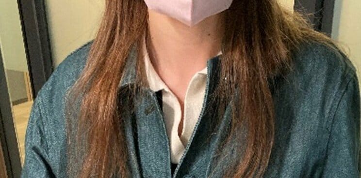 映像制作の会社に勤めていたときの体験を話してくれたマナさん