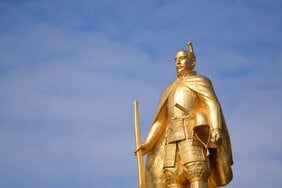 織田信長が女性を尊重していたのは確かな事実…単身赴任の家来の家族が住んでいた家を焼き払った戦国時代ならではの思惑とは