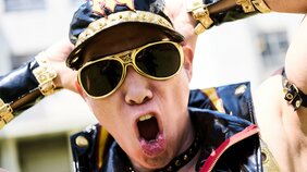 「腰を向けて寝られない」HGのハードゲイネタ誕生のきっかけは「ケンコバさん」…奇跡のブレイクから21年、「逃亡期間」を経た50歳“一発屋”の現在地