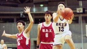 26年前、能代工にいた「リアル桜木花道」。バスケは下手でもリバウンドと人柄が武器。田臥勇太が語る“2つ上の田中” とは?