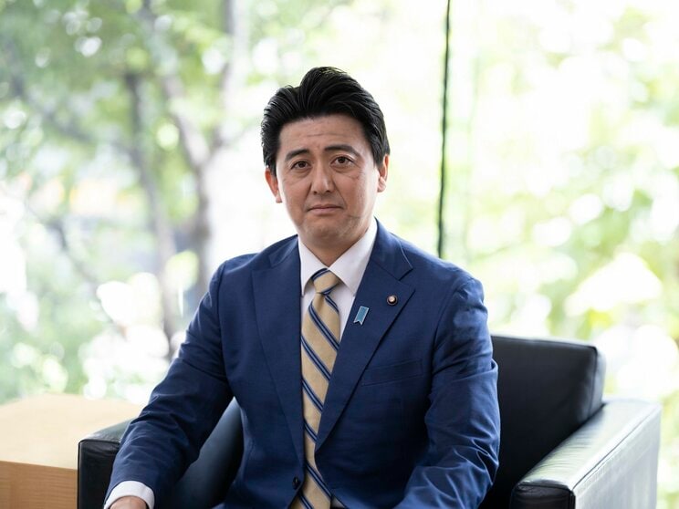 安倍晋三元首相に扮したビスケッティ佐竹さん