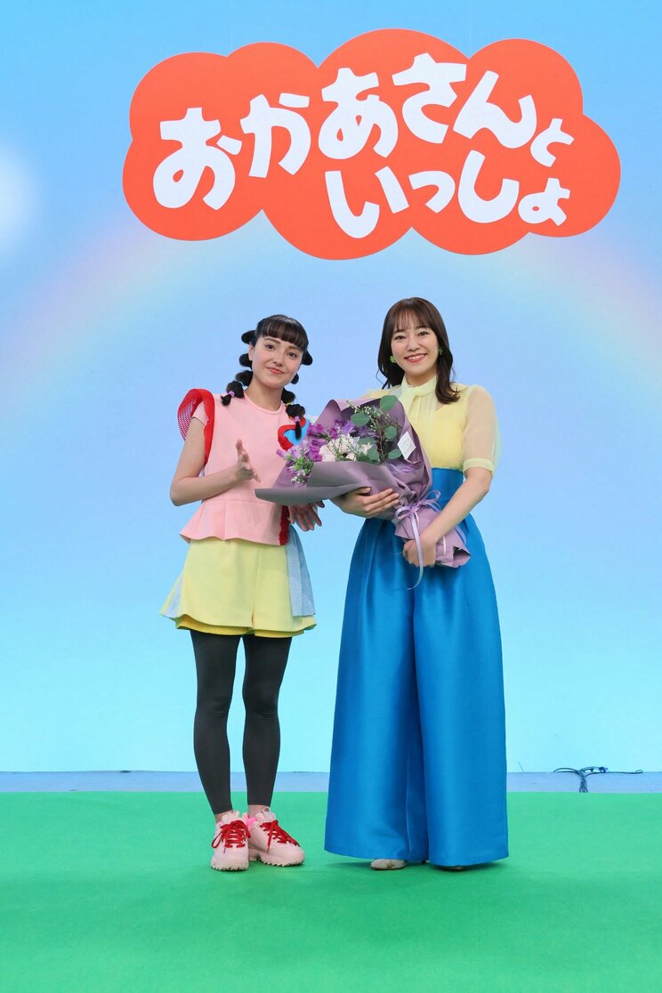 （左から）4月から「おどりのお姉さん」に就任するアンお姉さんとあづきお姉さん（写真／NHK提供）