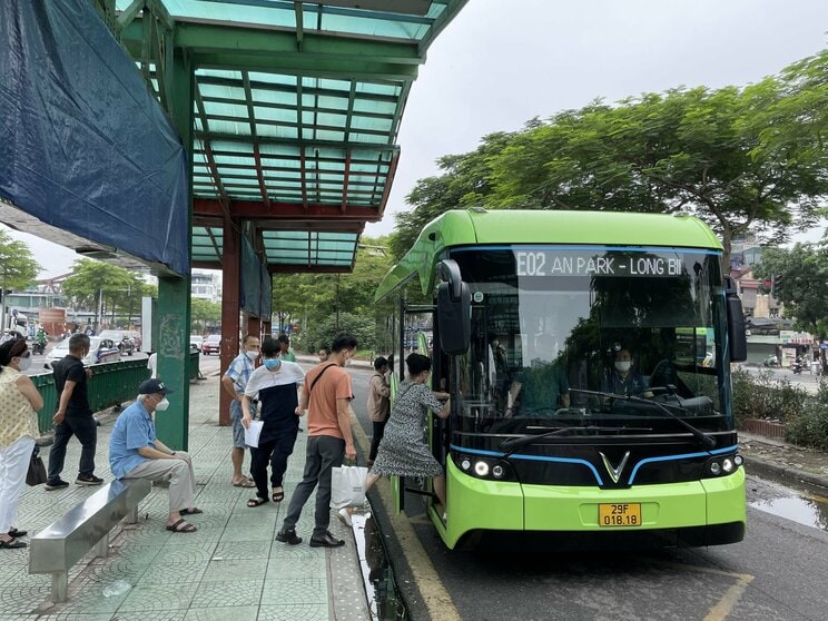 コロナ禍で開通した新型バスと電車で行くベトナム・ハノイの旅_1