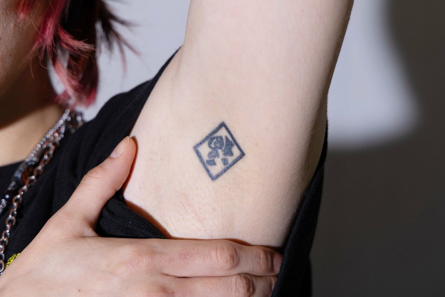 膣ヒアルロン酸の注入、手相タトゥー、マイクロチップ埋め込み…オカルト編集者・角由紀子が「身体改造」にのめり込む理由 集英社オンライン