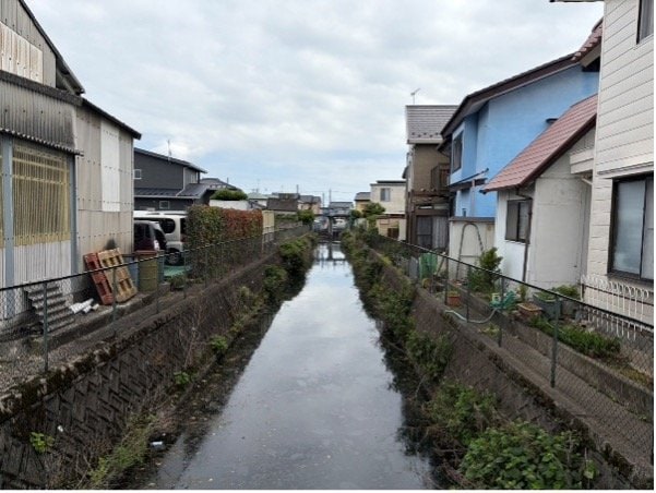 クマが飛び込んだ用水路（撮影／集英社オンライン）