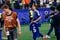 試合後も遠藤航のユニフォームと共にピッチを歩く新キャプテンの板倉滉（写真／JMPA）