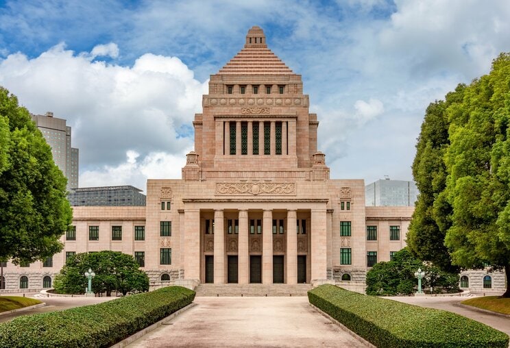 〈高市政権の支持率が過去最低〉安倍晋三と思想は似ても“支持のされ方”は別物…無党派「80％→49％」で見えた決定的な違い_6