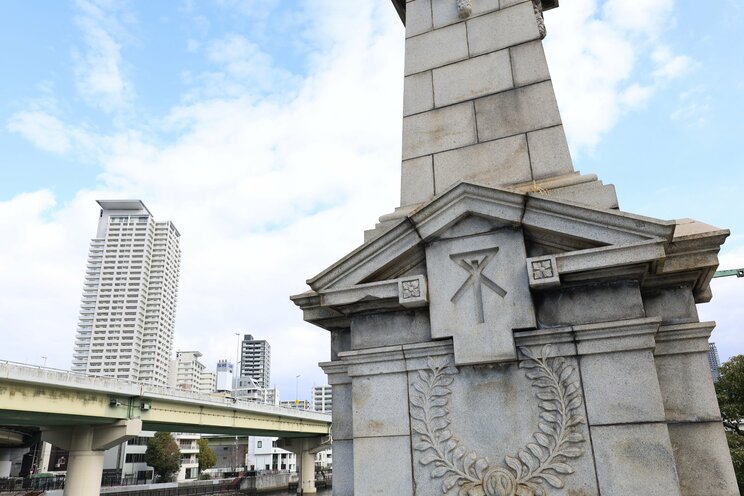 難波津のシンボルである澪標（PhotoAC）