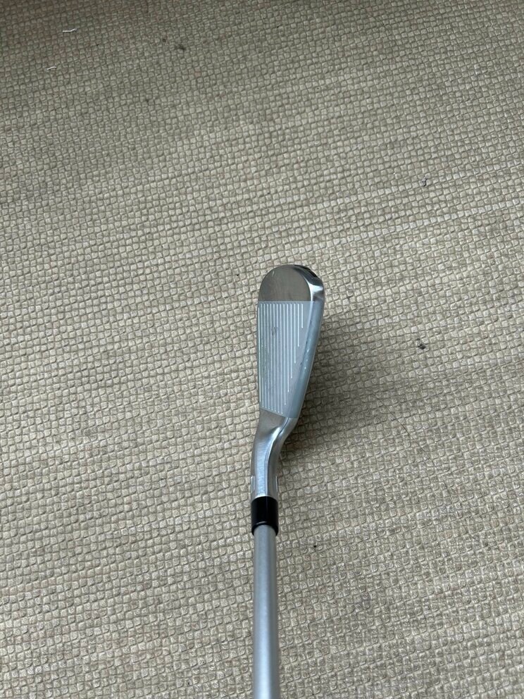 アイアンが苦手な者には薄く感じるフェースだが、実はとてもオーソドックスなルックスといえる