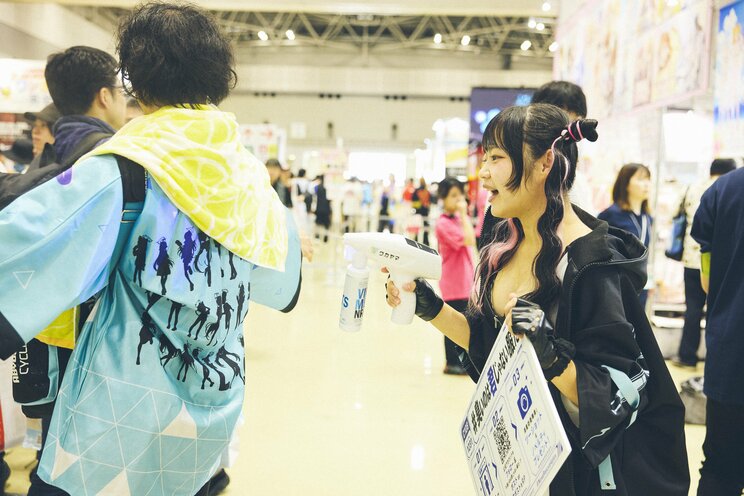 「ニオイに耐えられず引き返した」という参加者も…コミケの激臭問題をシューっと吹き消す消臭スプレーの輪_23