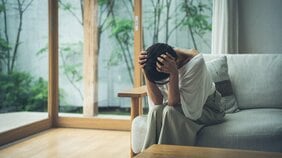 「宗教2世問題」とは親から子どもへの「虐待」…不倫に溺れ、宗教にハマった毒母を持つ女性が悩む「反発」と「共依存」のジレンマ