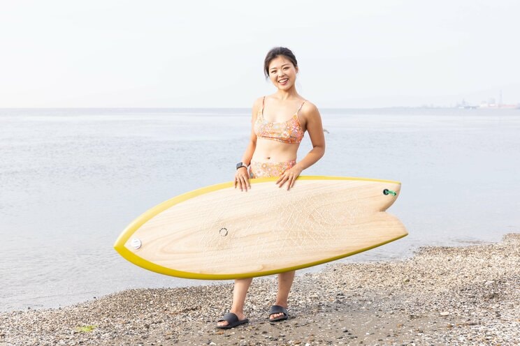 サーフ歴2年で仕事を辞めてカスタムバンで全国波乗りの旅へ！ 理想の海を求めて日本をめぐるカップルYouTuberがバンライフで苦労したこととは？ 気になる“夜の営み”は…？_10