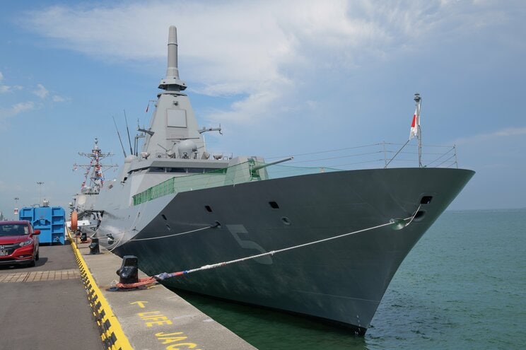シンガポール国際海軍防衛展示会「IMDEX Asia2025」に登場した最新鋭の「もがみ」型護衛艦　（撮影／布留川司）