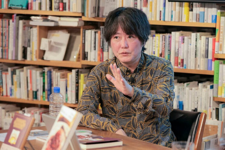 関東、関西の味の世界観を的確に言語化する稲田さん。