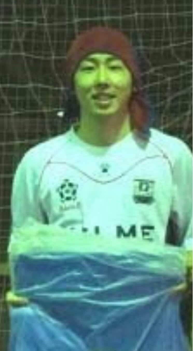 フットサルをしていた小瀬村容疑者（写真／知人提供）