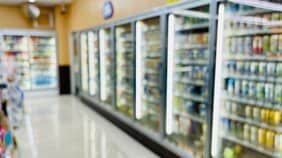 なぜコンビニは「外国人店員」だらけになったのか? 大手3社で8万人超…元セブン社員が明かす「日本人が集まらなくなった」現場の実情