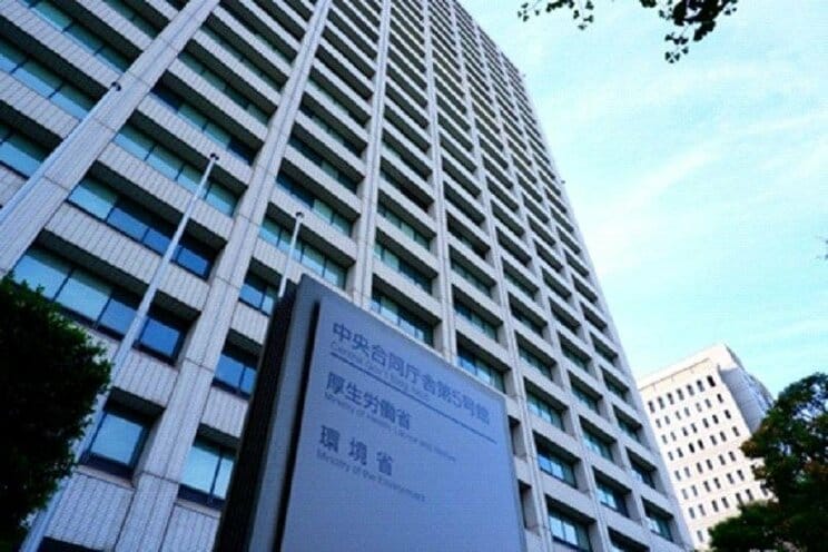 〈搾取される歯科技工士〉「時給換算すると1005円、都の最低賃金以下」「粗悪品しかつくれない」現場の悲痛な声…自民党の「歯科技工士議連」に質問状を送ってみると…〈8月1日は歯が命の日〉_8