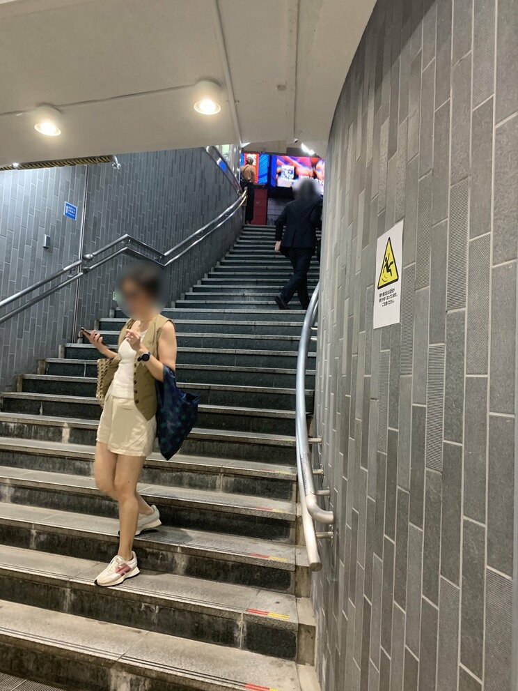 〈“触らない痴漢”が急増？〉女性の真後ろに立ってクンクン、息をフッ…「触られてないから声をあげられない」「ギリギリのラインを攻めてくるのが許せない」福岡ではリアルタイムで監視できる防犯カメラを地下鉄に導入_8