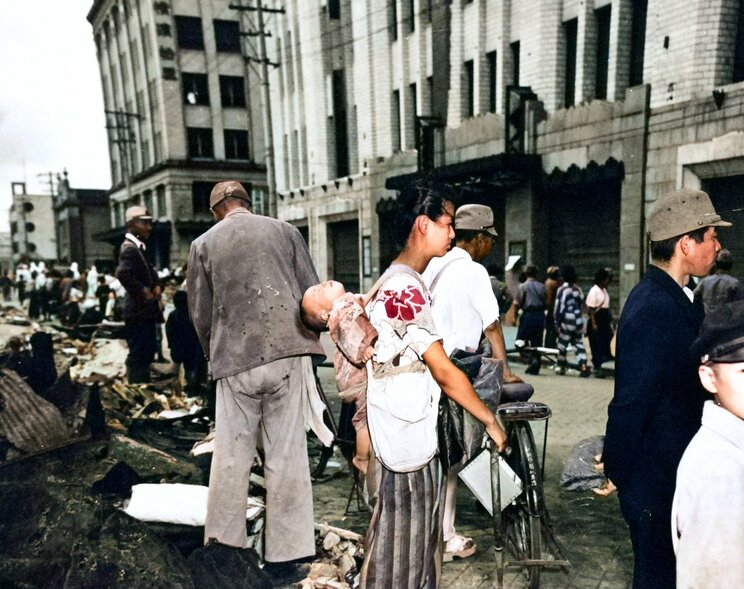 【写真多数】〈終戦78年〉出撃前の特攻隊、原爆のきのこ雲、火炎放射器で焼かれる沖縄―。AI技術と対話をもとにカラー化した写真が繋げる“過去と現在”_27