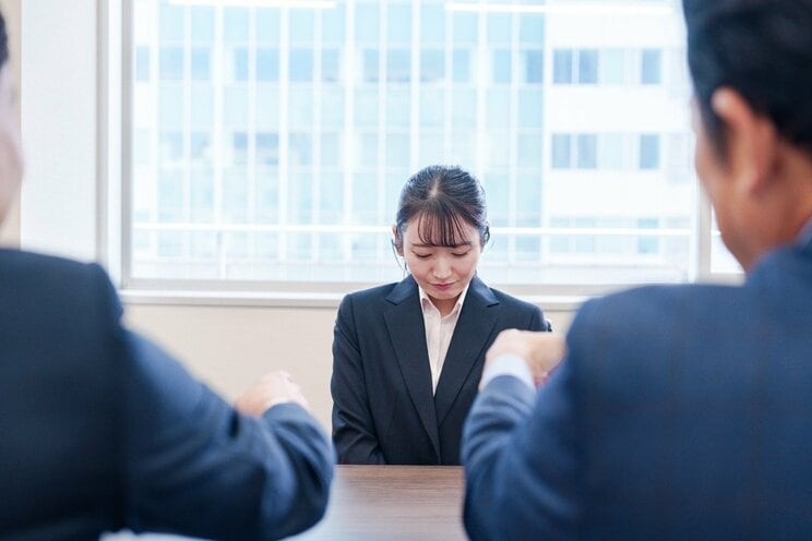 「陰で言うんじゃなくて私に直接言ってくれるかな」上司からの苦言、噓を平気でつく同僚に痛い目に遭わされた人も(写真/shutterstock)