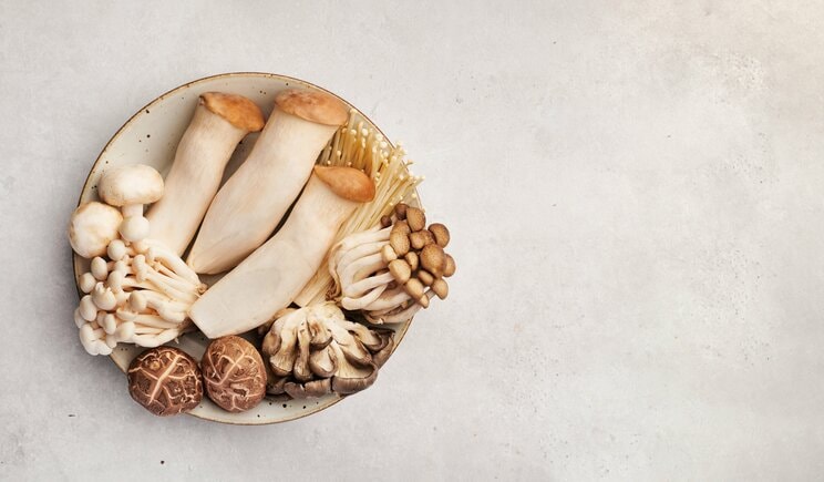 スーパーでも手に入りやすいきのこ　写真／shutterstock　写真はイメージです