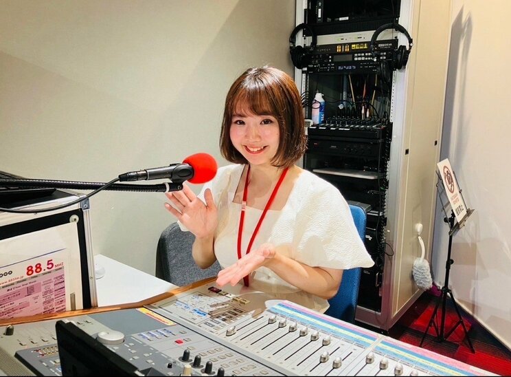 ラジオDJとして働く関森さん