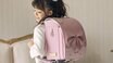 「赤ランドセルってマジで最近見なくない？」イマドキ小学生の“センス”に大人顔負け？　進化しすぎなランドセル商戦の最前線