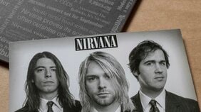 カート・コバーンの死の5か月前、ニルヴァーナが残した伝説のライブのウラ側「葬式の時みたいにかい?」「ああ、まさにそんな感じだ」
