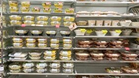 猛暑に絶対食べたい! コンビニで買える店レベルの冷やし&汁なしラーメン5選