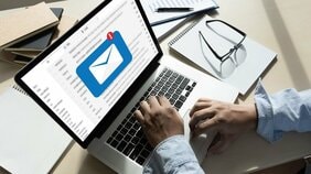 「サイズは10MBまで」「ファイル名に日本語はNG」「パスワード付ZIPは時代遅れ」… 相手に常識知らずと思われないためのメール“添付ファイル”最新マナー