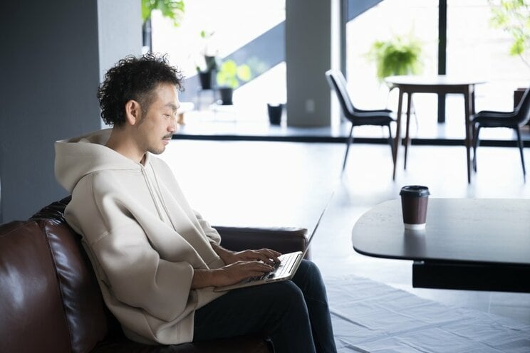 パーカーおじさんのイメージ写真（写真／shutterstock）