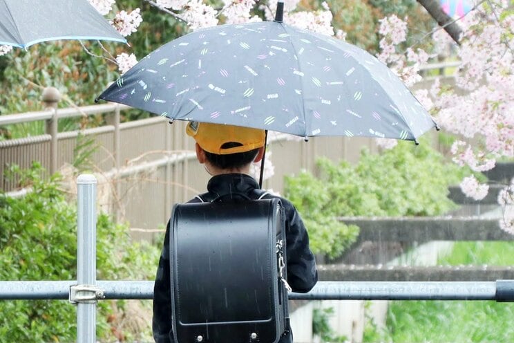 〈台風休校パニック〉「学校から連絡ない」判断が分かれた自治体「子どもは喜び、友達とゲームざんまい…でも塾はある」保護者は戸惑いの声…休校したら振り替え登校はあるの？_24