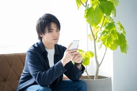 インスタ、X、フェイスブックでドヤっても「あなたの欲望には決して真の満足が訪れない」人が絶えず誇示へと駆り立てられるメカニズムとは?