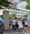 〈北区・小学校火災〉「助けて…」救急搬送された男児が語る火災の恐怖「先生が窓を開けて、しゃがむようにって…」防災頭巾をかぶり校庭では泣き声も「訓練してたから避難はできた」_19