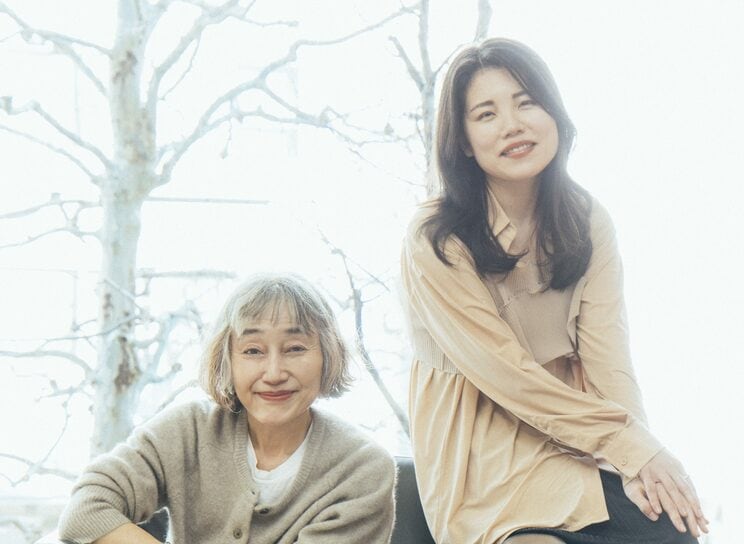 江國香織（左）、井戸川射子（右）