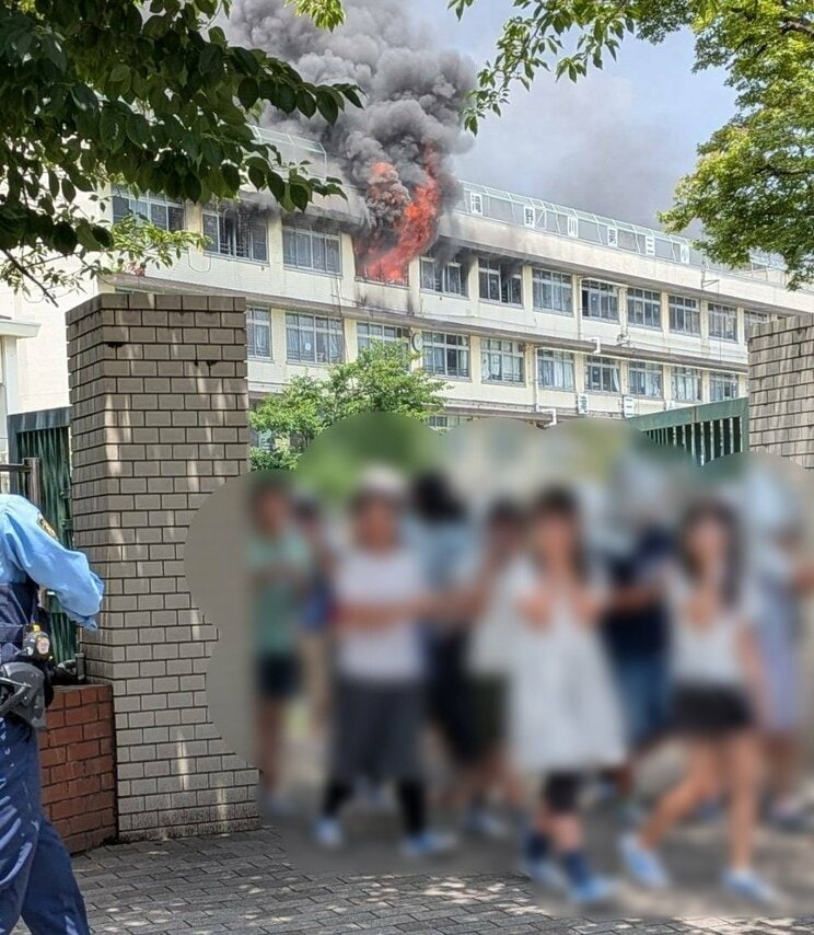 〈北区・小学校火災〉「助けて…」救急搬送された男児が語る火災の恐怖「先生が窓を開けて、しゃがむようにって…」防災頭巾をかぶり校庭では泣き声も「訓練してたから避難はできた」_19